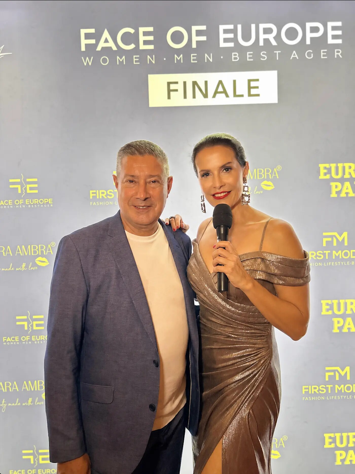 Babett Konau bei der Face of Europe Gala auf der Bühne